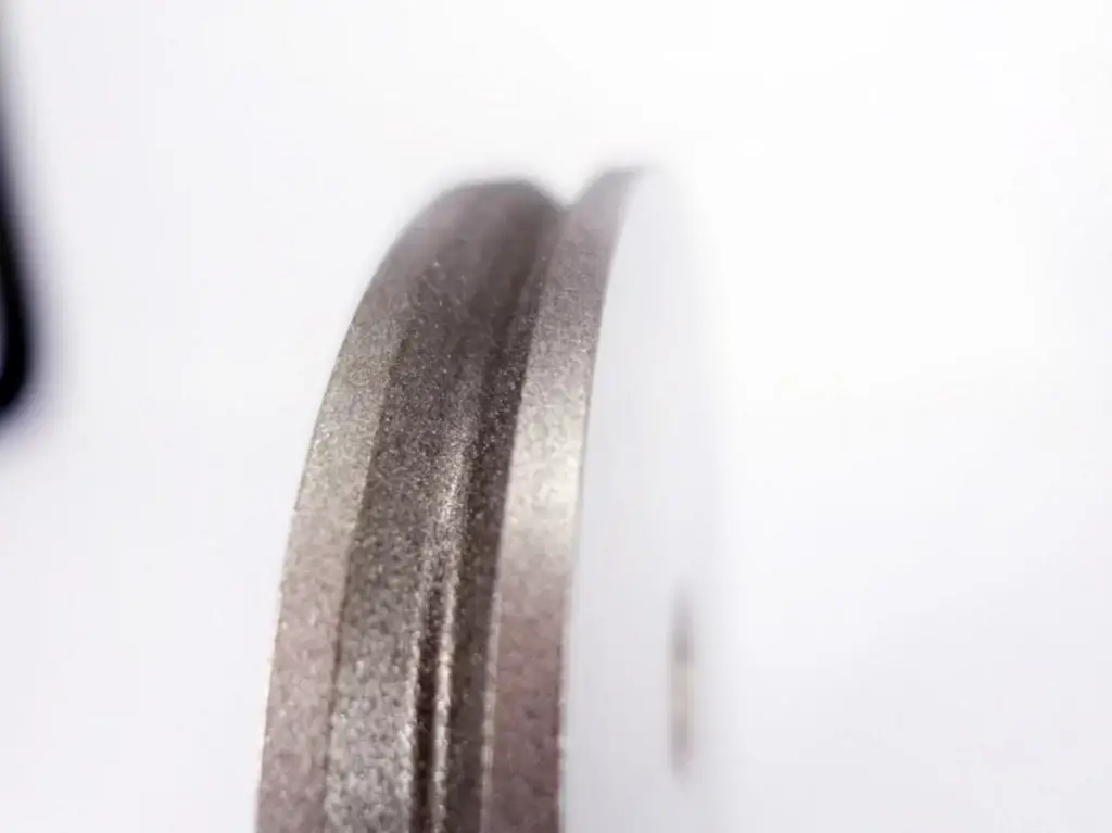 Bagaimana Cara Memilih Roda Gerinda untuk Pemrosesan Wafer Semikonduktor?